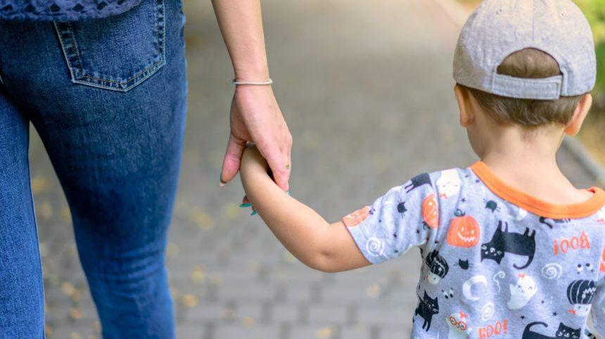 Nová příručka pomůže učitelům lépe poznat týrané, zneužívané nebo zanedbávané dítě